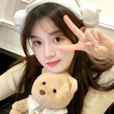 穿条纹睡衣的男孩